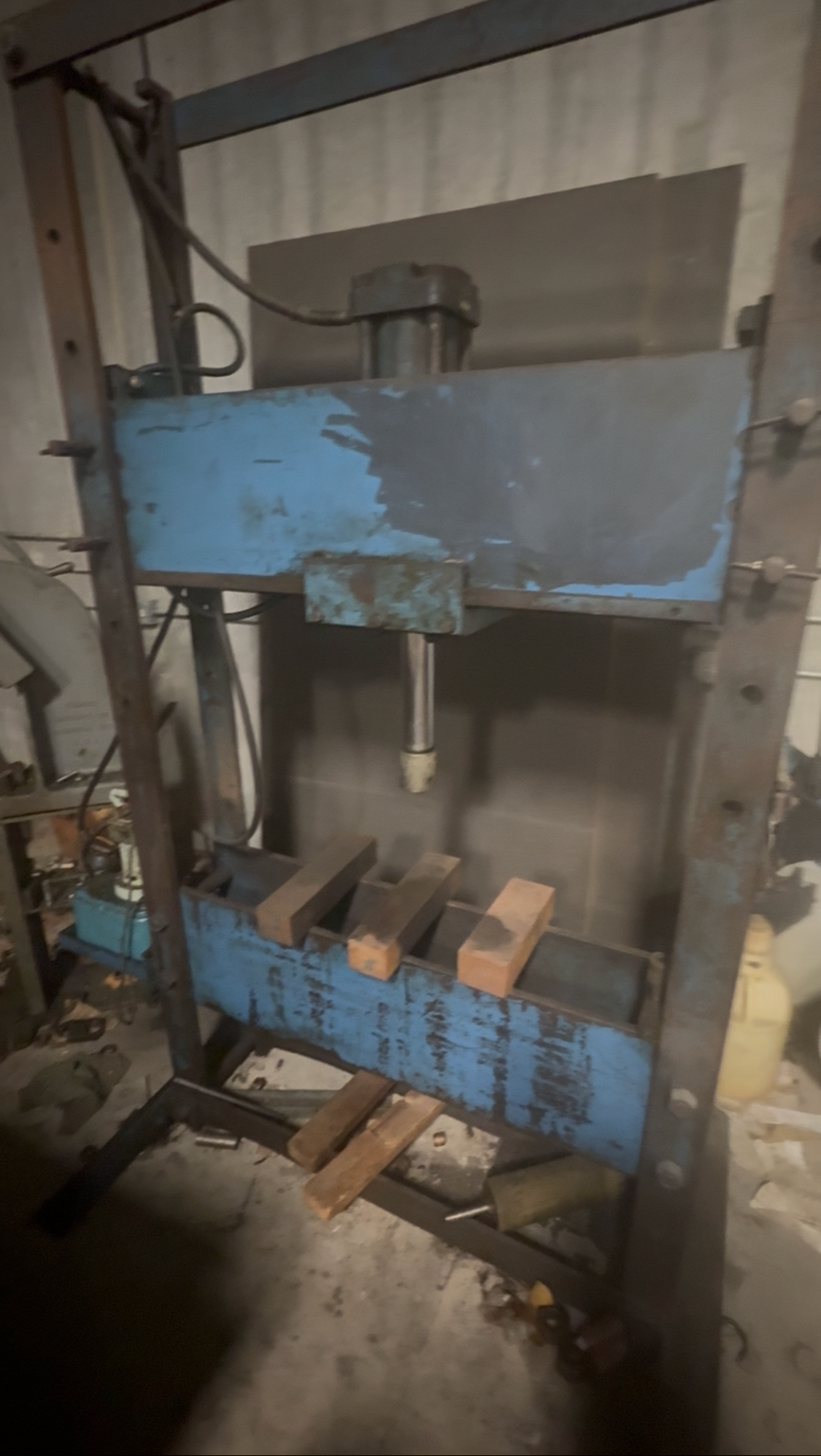 Item#313 Owatonna Large Hydraulic Press
